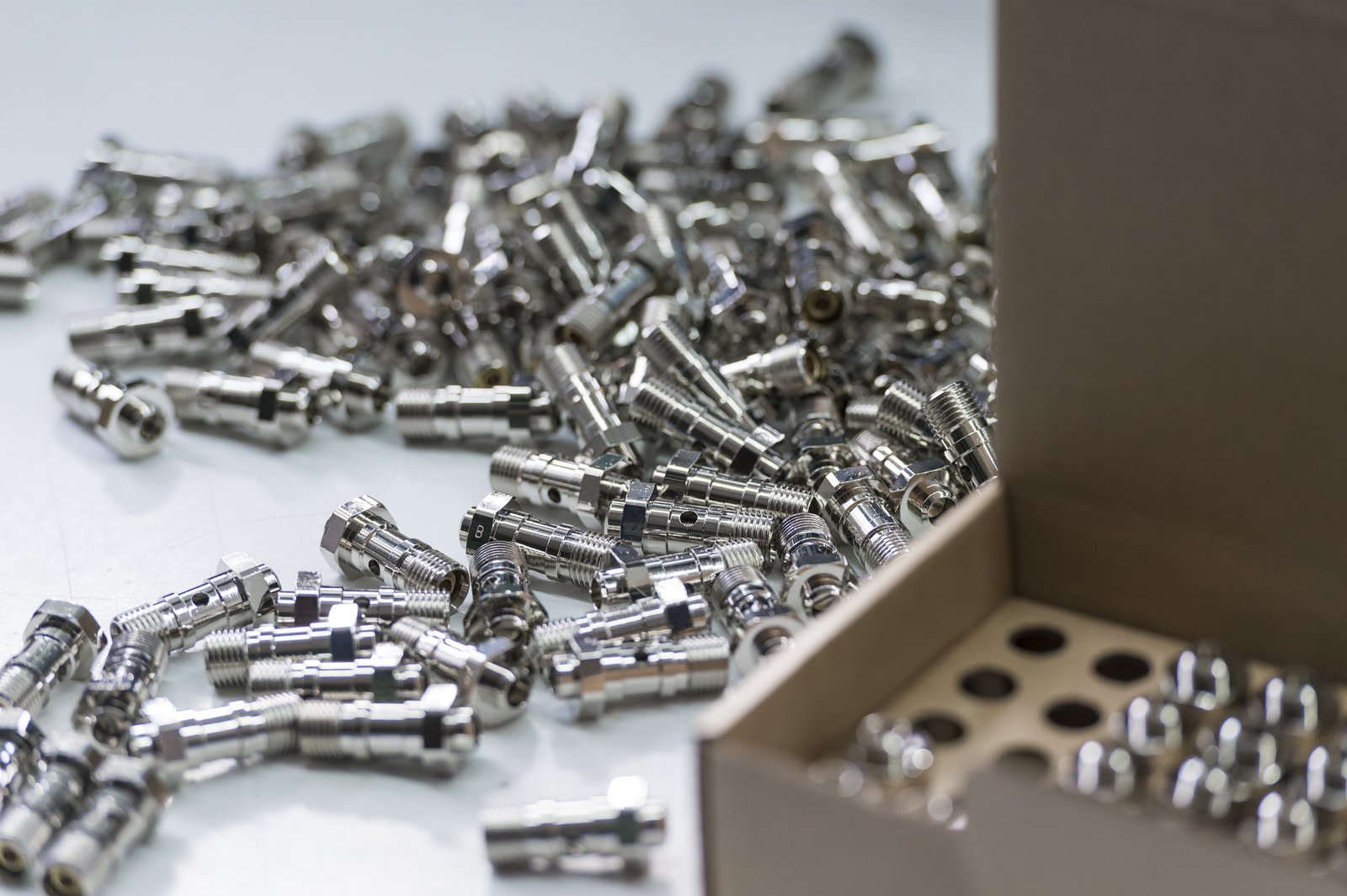 Sperr- und Stromventile für Pneumatikanlagen – eba pneumatic